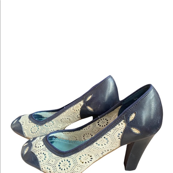 Vintage Seychelles Navy and Lace Pumps Size 6.5 - Picture 6 of 9